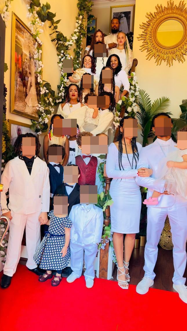 Between the five women there are 18 children, and Jasmine says they all get on well