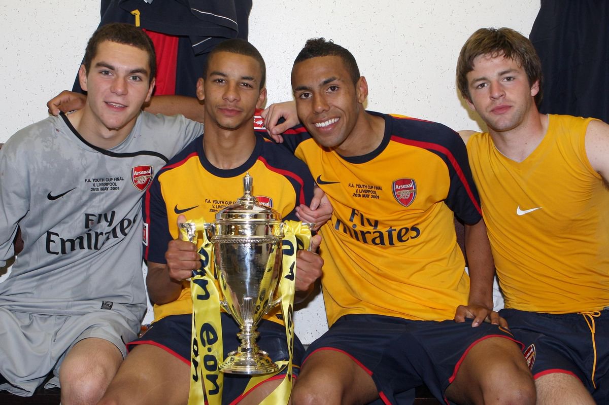 James Shea, Craig Eastmond, Kyle Bartley and Tom Cruise celebrate Arsenal's 2009 FA Youth Cup win 