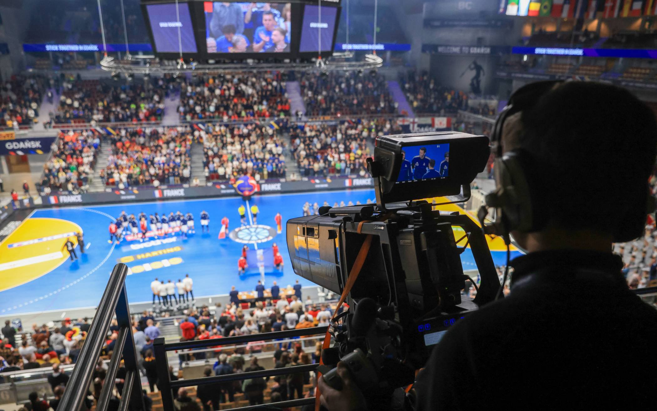  Die Übertragungsrechte für die Handball-WM 2027 in Deutschland liegen bei der Sendergruppe ProSiebenSat.1. Kürzlich wurde bekannt, dass der Deutsche Handballbund und ProSieben den Vereinen Public-Viewing-Veranstaltungen ermöglichen.  