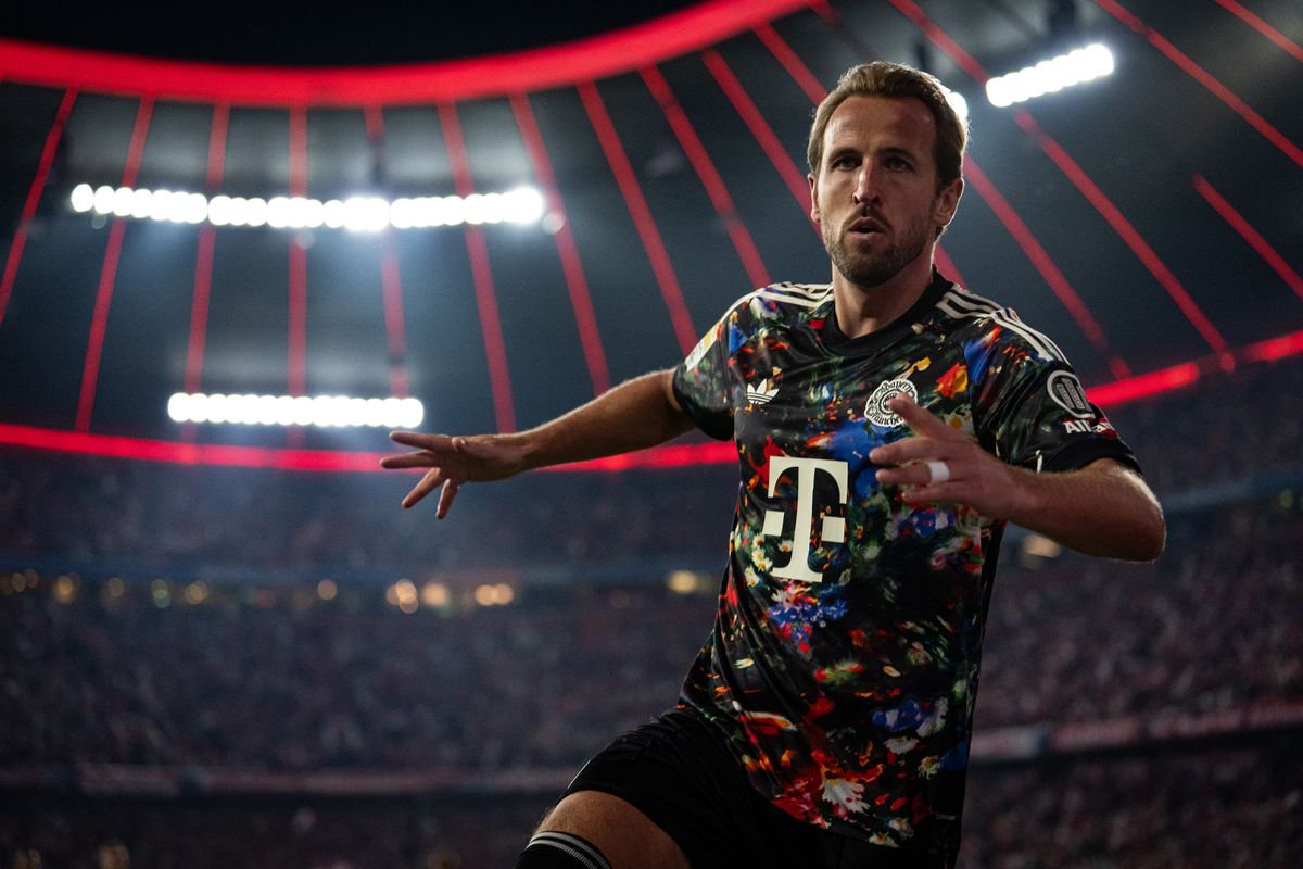 Harry Kane of FC Bayern Muenchen celebrates scoring his team's fourth goal during the Bundesliga 2026/27 match between FC Bayern München and 1. FC Union Berlin at Allianz Arena
