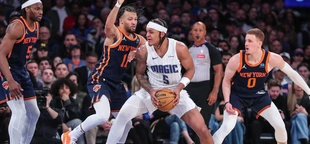 Knicks go up 2-0 in first round of NBA playoffs after Sixers blow lead in final minute