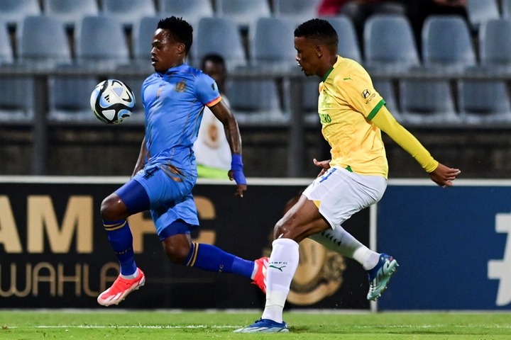 PIETERMARITZBURG, SOUTH AFRICA - MAY 14: Mfundo Thikazi of Royal AM and Mothobi Mvala of Mamelodi Sundowns  during the DStv Premiership match between Royal AM and Mamelodi Sundowns at Harry Gwala Stadium on May 14, 2024 in Pietermaritzburg, South Africa. (Photo by Darren Stewart/Gallo Images)
