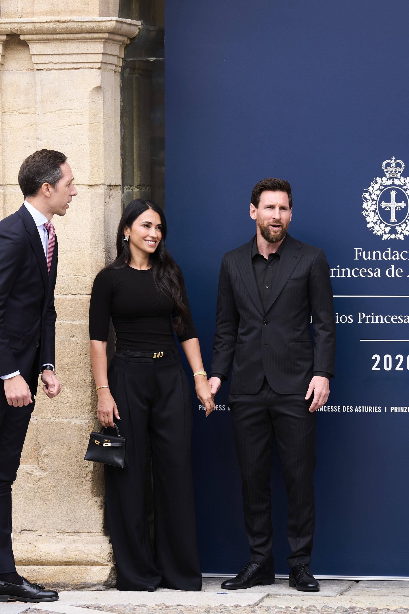 Lionel Messi e a mulher Antonella no Hotel de la Reconquista, em Oviedo, para participar na edição de 2026 dos Prémios Princesa das Astúrias