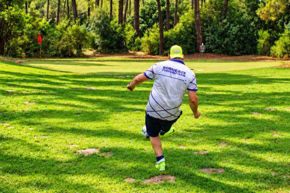Le footgolf se joue sur des golfs classiques qui peuvent être adaptés de manière temporaire comme permanente.