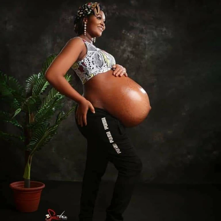 Popular celebrities who displayed their heavy pregnancies to the world - Photos