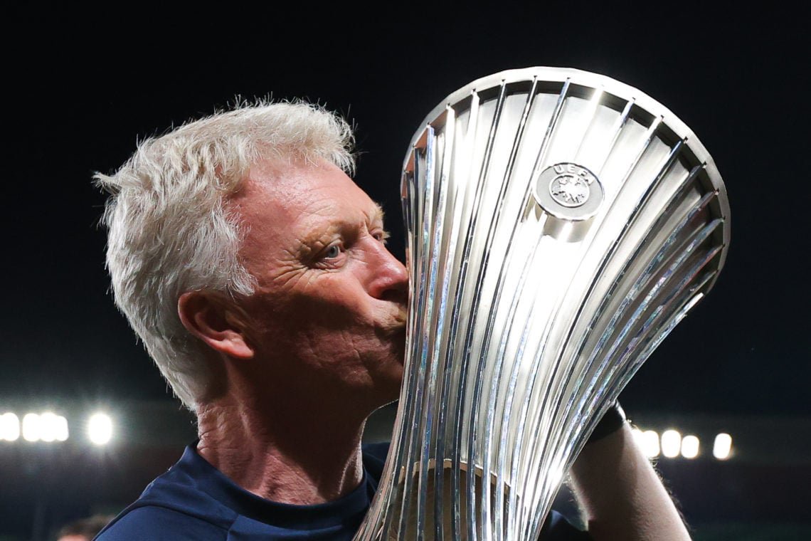 David Moyes celebrates by kissing the Europa Conference League trophy after West Ham beat Fiorentina 2-1 in 2023