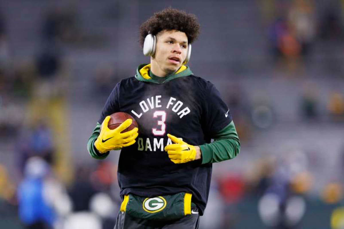NFL, American Football Herren, USA Detroit Lions at Green Bay Packers Jan 8, 2023 Green Bay, Wisconsin, USA Green Bay Packers wide receiver Christian Watson 9 wears a t-shirt honoring Damar Hamlin prior to the game against the Detroit Lions at Lambeau Field. Green Bay Lambeau Field Wisconsin USA, EDITORIAL USE ONLY PUBLICATIONxINxGERxSUIxAUTxONLY Copyright: xJeffxHanischx 20230801_jah_sh5_006 ©IMAGO/USA TODAY Network