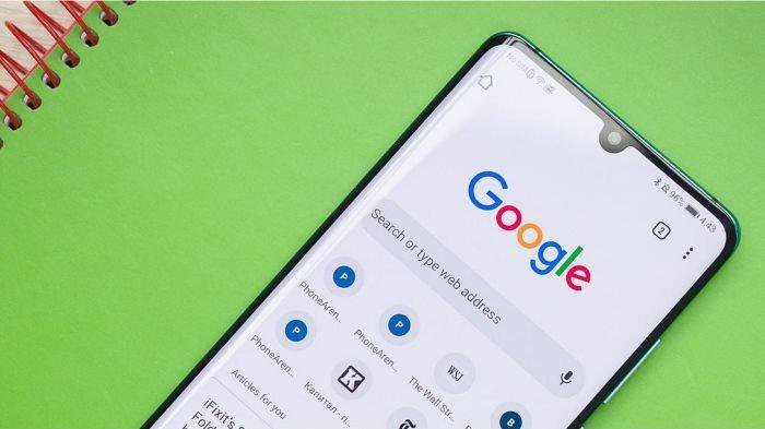 Ilustrasi HP Android dipakai untuk membuka aplikasi browser