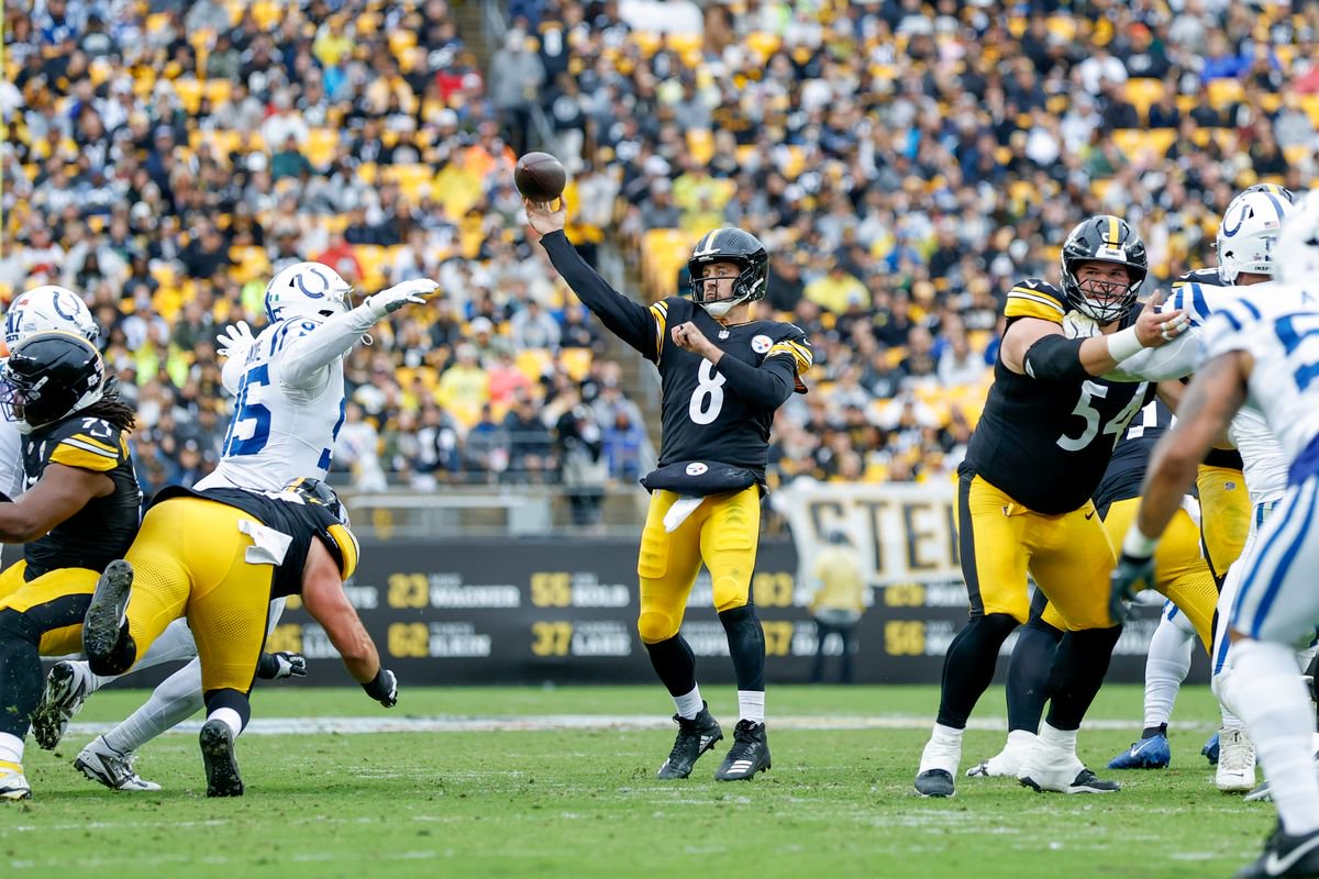 Aaron Rodgers diced the Colts defense while only being sacked once in Week 5