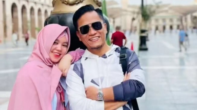 Ning Astuti, istri Miftah Maulana. [Instagram/@bunda_gus_atqi_ning_mecca_]