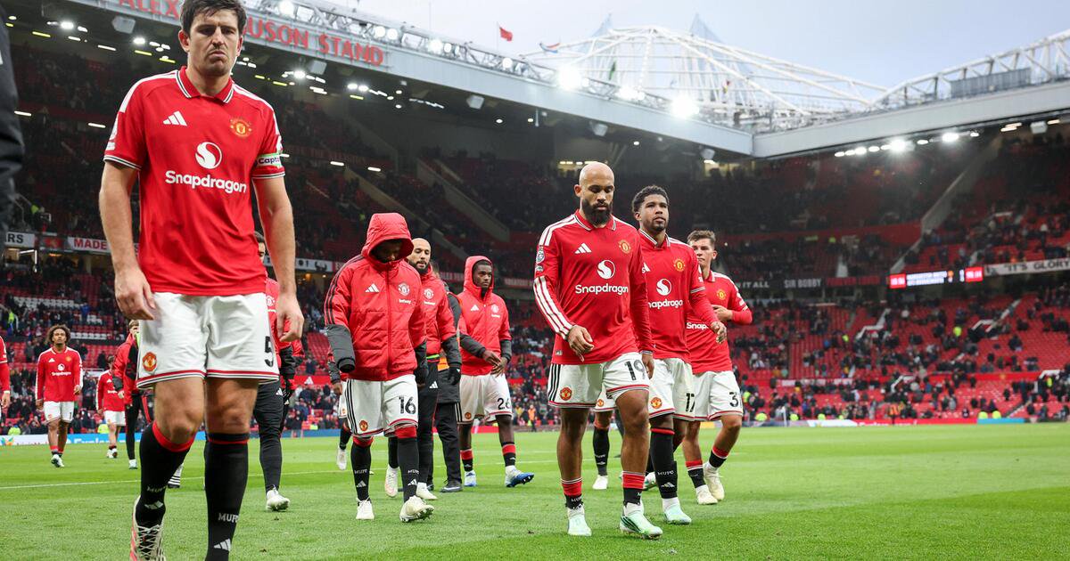Manchester United Retains Michael Carrick While Evaluating Successors