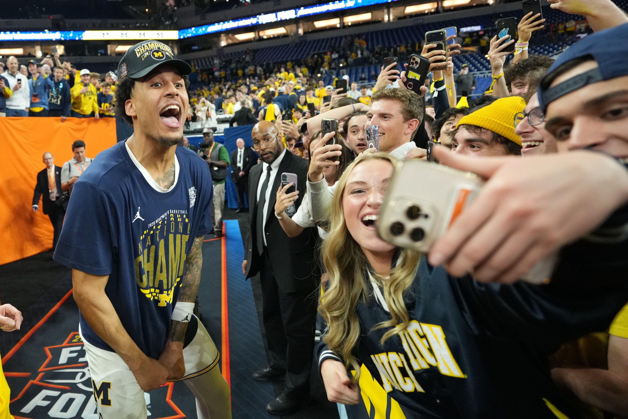 New-Look Michigan Basketball Outscores Oregon State in Preseason Shootout