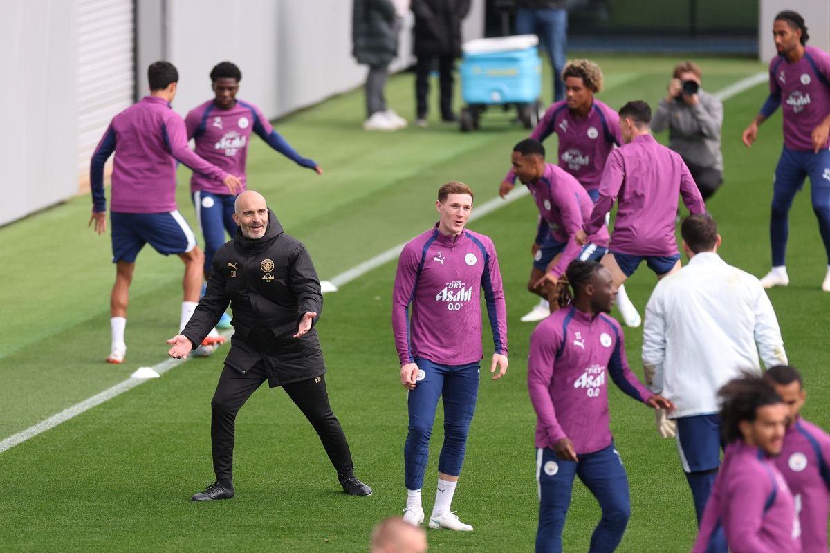 Manchester City players train under the watchful eye of Enzo Maresca 