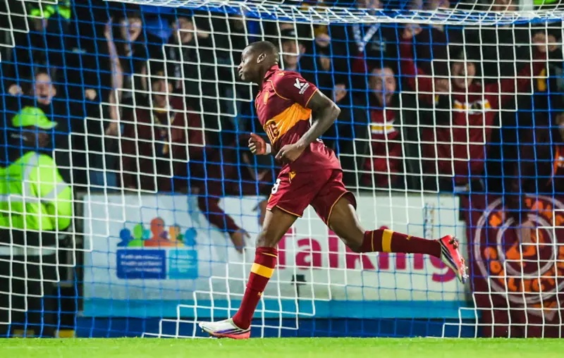 Tawanda Maswanhise celebrates scoring Motherwell's second goal