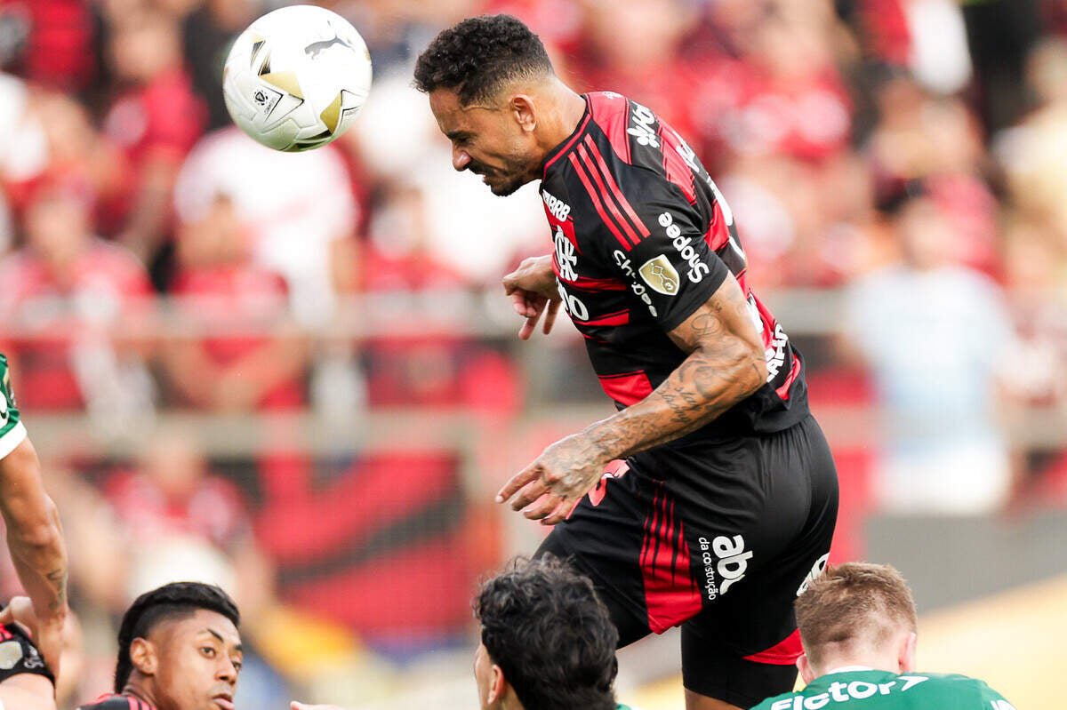 Danilo marca o gol do título do Flamengo
