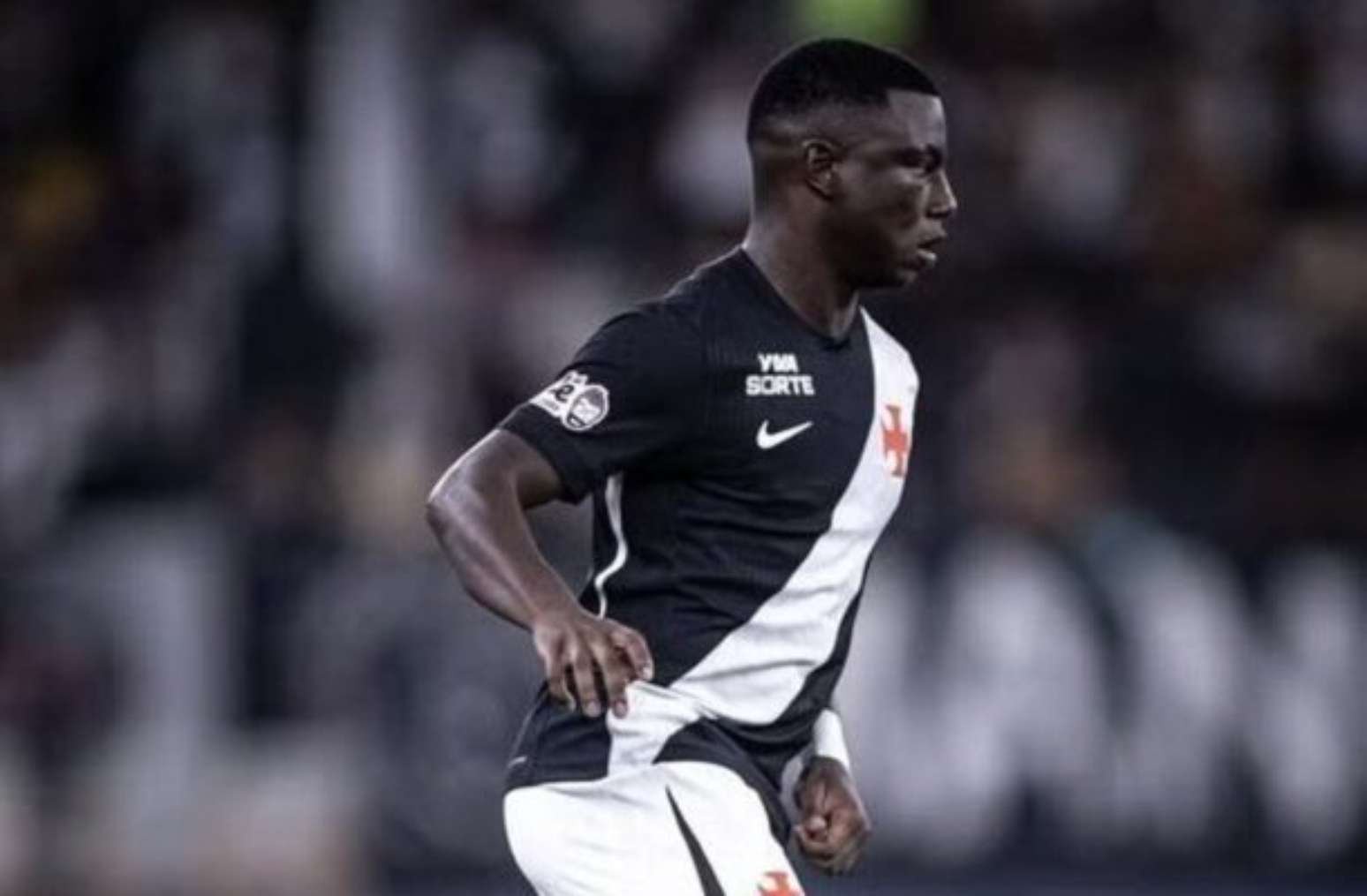 Marino Hinestroza em ação pelo Vasco nesta temporada –