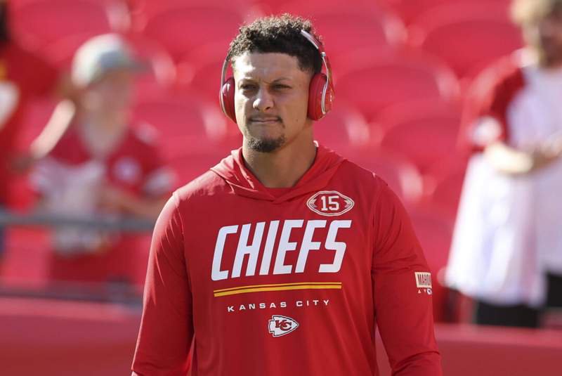 KANSAS CITY, MO – AUGUST 28: Patrick Mahomes 15 of the Kansas City Chiefs before an NFL, American Football Herren, USA preseason game between the Seattle Seahawks and Kansas City Chiefs on Aug 28, 2026 at Arrowhead Stadium in Kansas City, MO. Photo by Scott Winters/Icon Sportswire NFL: AUG 28 Seahawks at Chiefs EDITORIAL USE ONLY Icon2608280088