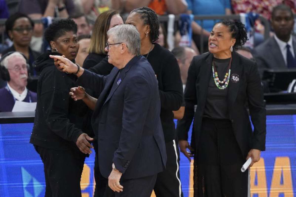 Apr 3, 2026; Phoenix, AZ, USA; UConn Huskies head coach Geno Auriemma and South Carolina Gamecocks head coach Dawn Staley argue at the end of a semifinal of the Final Four of the women's 2026 NCAA Tournament at Mortgage Matchup Center. © Joe Camporeale-Imagn Images
