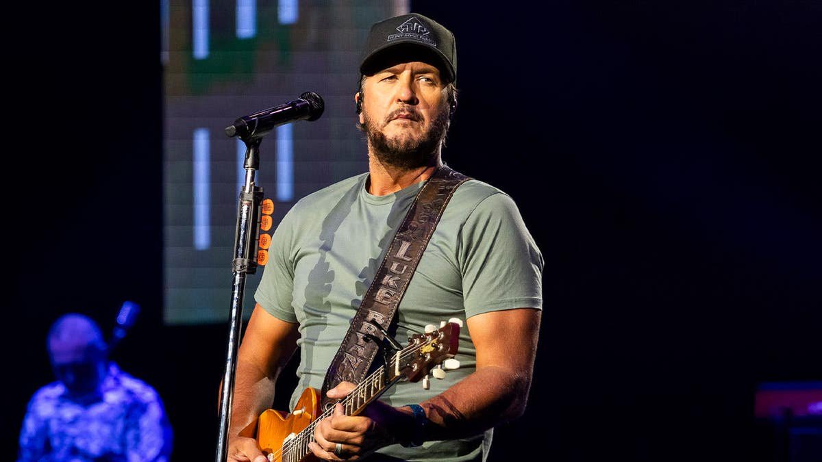 Luke Bryan on stage