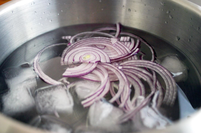 quick-pickled-red-onions-4-ingredient-no-cook-recipe