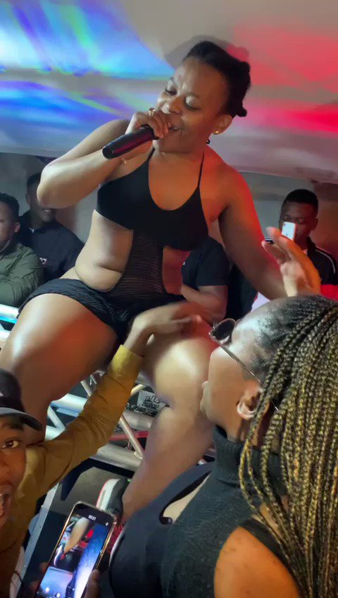 Fans react to video of Zodwa Wabantu being s.e.xually assaulted during performance - News365.co.za