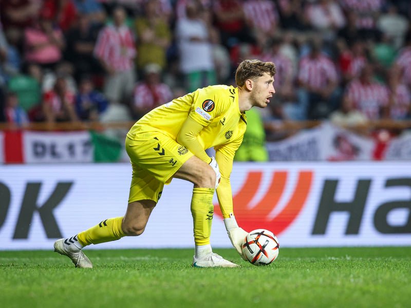 Didn’t have much to do after Sunderland rediscovered their defensive platform but did well to get down and make one smart late stop from substitute Sean Longstaff. 7
