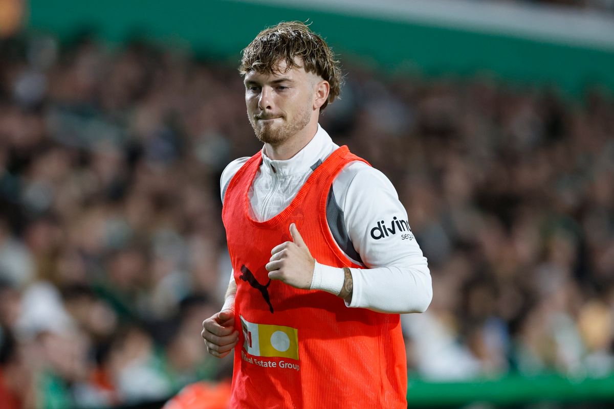 Harvey Elliott of Valencia C.F. warms up during the LaLiga EA Sports match between Racing de Santander and Valencia C.F. at El Sardinero Stadium