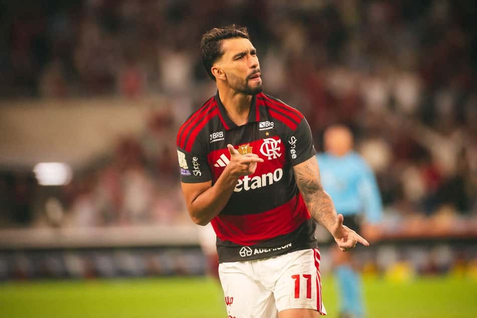 Paquetá celebra o primeiro gol do Flamengo sobre o Corinthians