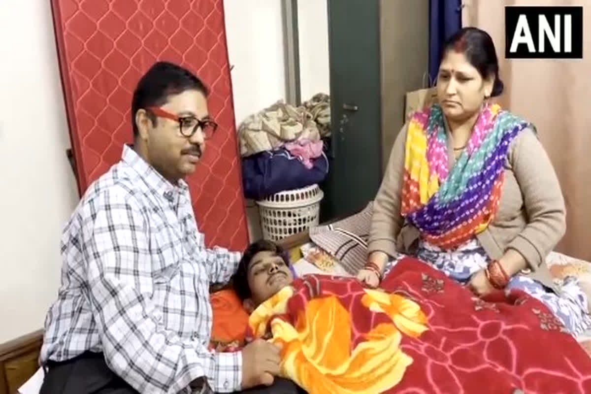 UP News: कैंसर से जूझ रहे बेटे के लिए पिता ने उठाया बड़ा कदम, भारत और रूस सरकार से कर दी ऐसी डिमांड, सुनकर हर कोई हुआ हैरान