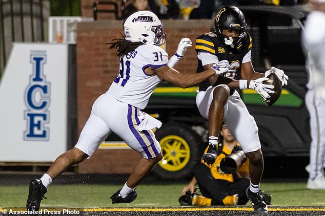 Appalachian State wide receiver Alexander Sanchez, front right, makes a touchdown catch against James Madison defensive back Seth Gathers (31) during the first half of an NCAA college football game in Boone, N.C., Thursday, Oct. 22, 2026. (Daniel Lin/Daily News-Record Via AP)