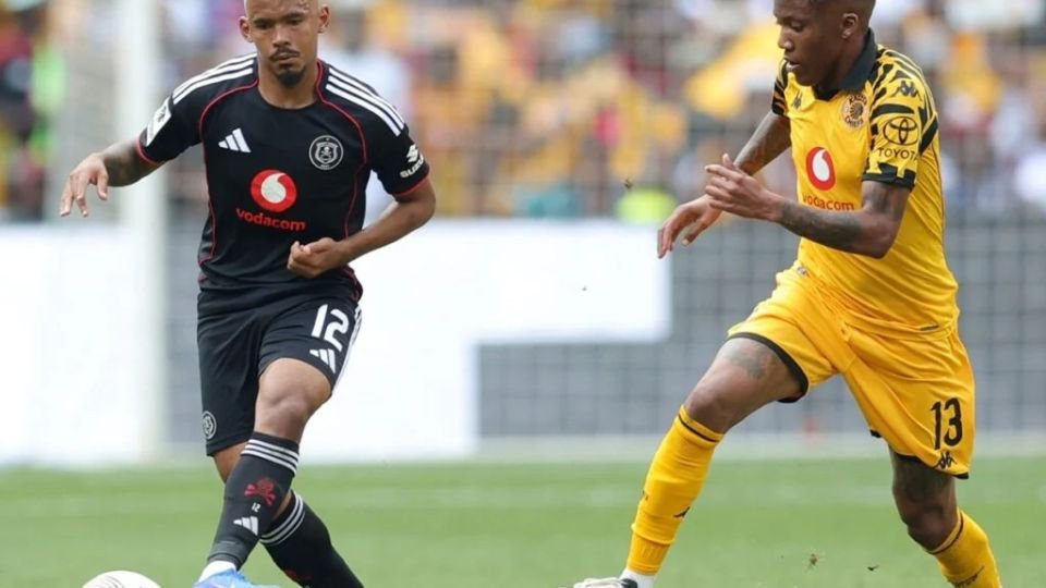 Oswin-Appollis-and-Pule-Mmodi-tussle-for-ball-possession-1.jpg