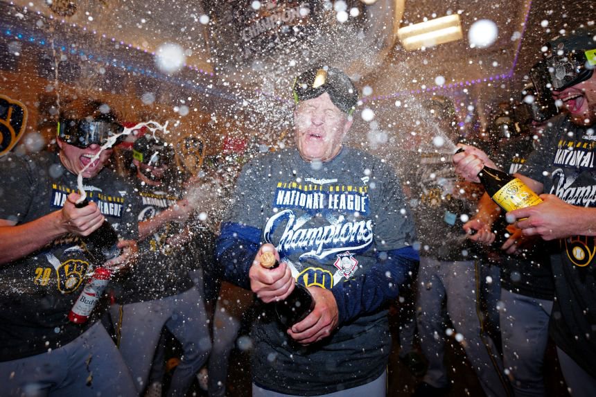 Brewers manager Pat Murphy is sprayed with champagne after his team swept the Dodgers on Thursday.