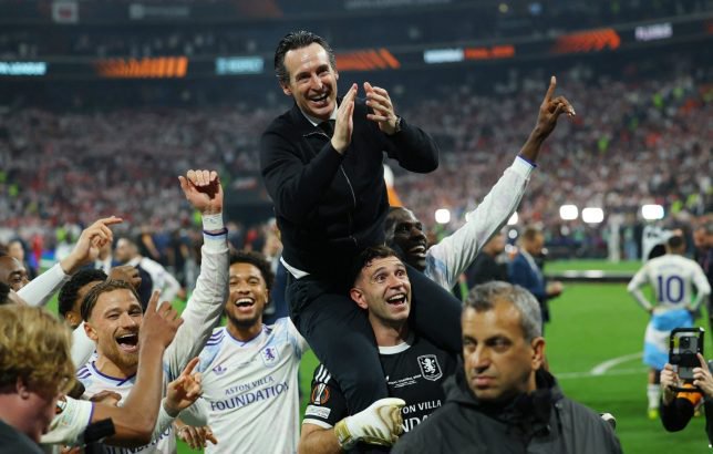 Soccer Football - UEFA Europa League - Final - SC Freiburg v Aston Villa - Besiktas Park, Istanbul, Turkey - May 20, 2026 Aston Villa manager Unai Emery, Emiliano Martinez and Matty Cash celebrate after winning the UEFA Europa League REUTERS/Kemal Aslan