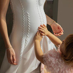 Inês Degener Tomaz e a filha Carlota (Foto: Inês Degener Tomaz/Instagram)