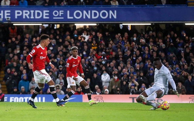 Manchester United put in backs-to-the-wall performance to hold Chelsea to a  hard-fought draw