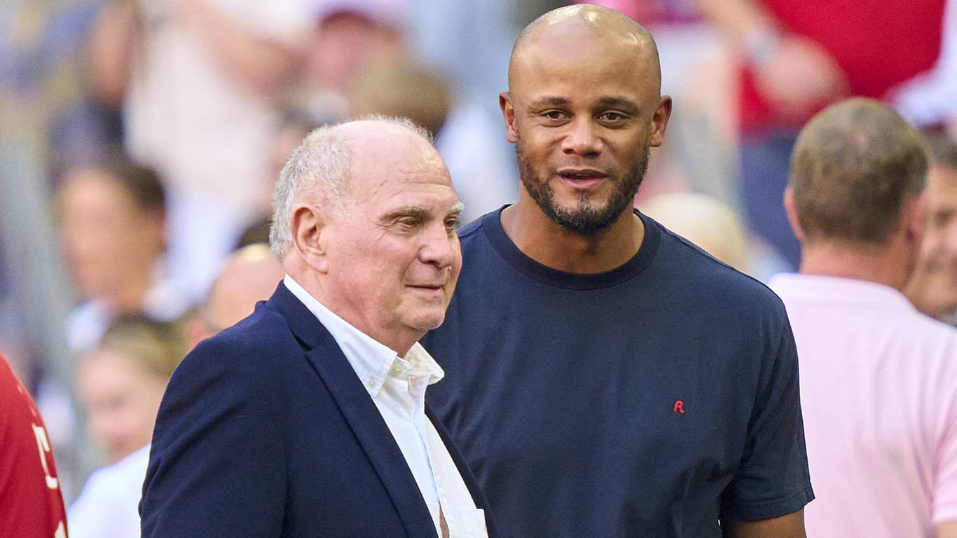 Uli Hoeneß (l.) und Vincent Kompany (Archivbild): Der Bayern-Boss besuchte den Trainer am Samstag im Krankenhaus.