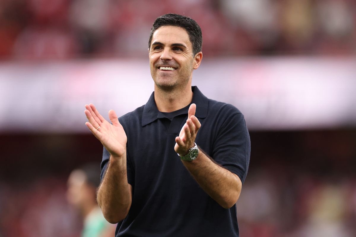 Mikel Arteta applauds after an Arsenal game