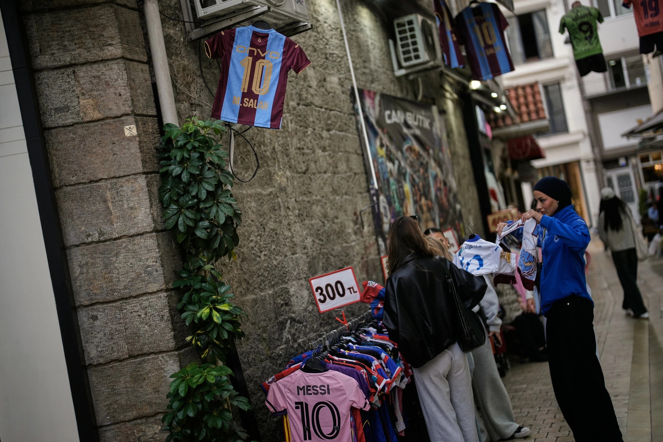 Mohamed Salah gets rockstar status in Turkey after joining Trabzonspor club