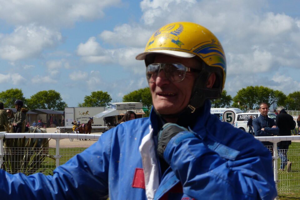 La légende des courses françaises, Jean-Pierre Dubois ici lors d'une venue à l'hippodrome de Chertbourg-en-Cotentin il y a quelques années.