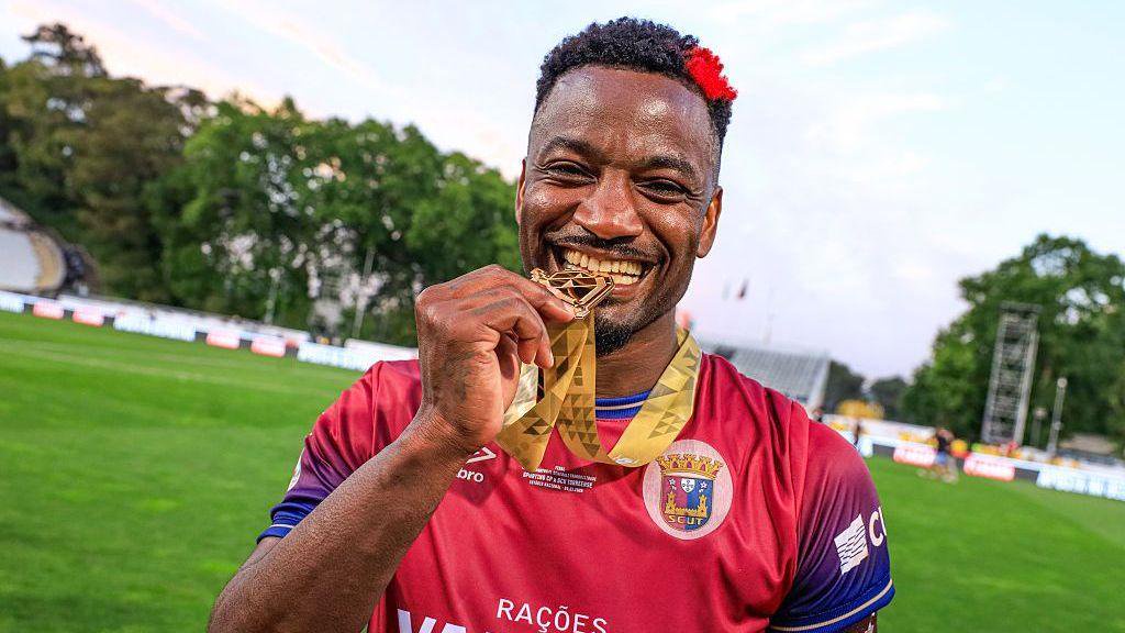 Stopira with his Taca de Portugal winners medal
