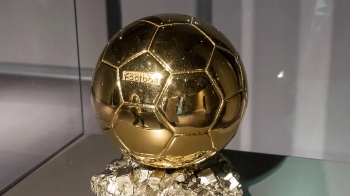Ronaldo está à frente numa votação online da Bola de Ouro, mas há um detalhe importante: não é um prémio oficial