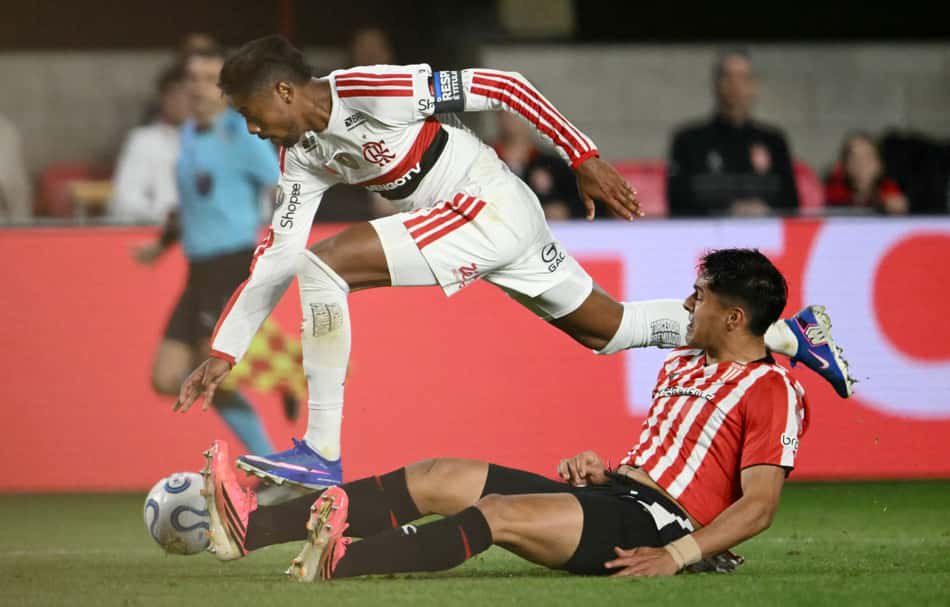 Bruno Henrique em Estudiantes x Flamengo