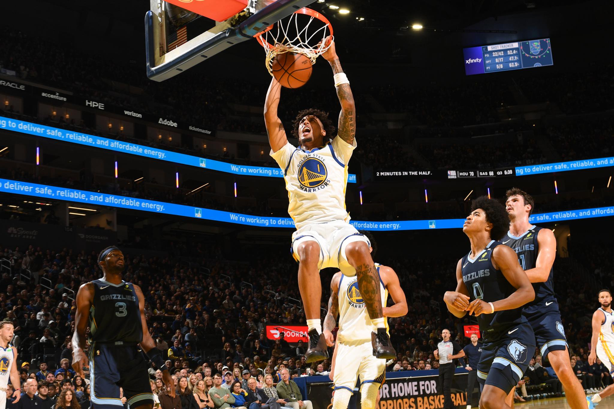 Golden State Warriors' Yaxel Lendeborg dunks the ball against the Memphis Grizzlies.