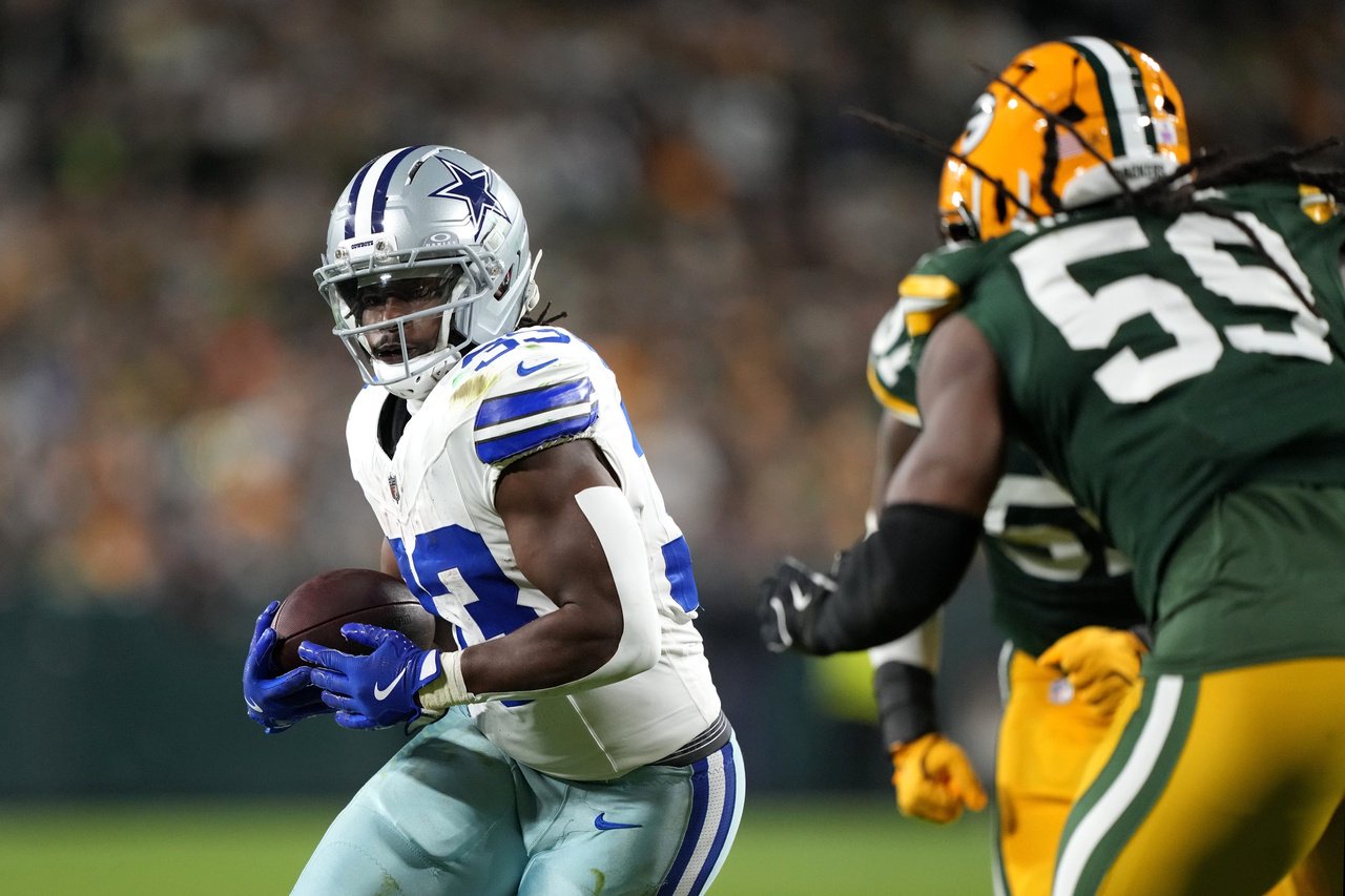 Oct 18, 2026; Green Bay, Wisconsin, USA;  Dallas Cowboys running back Javonte Williams (33) runs the ball against the Green Bay Packers during the third quarter at Lambeau Field.  Mandatory Credit: Jeff Hanisch-Imagn Images