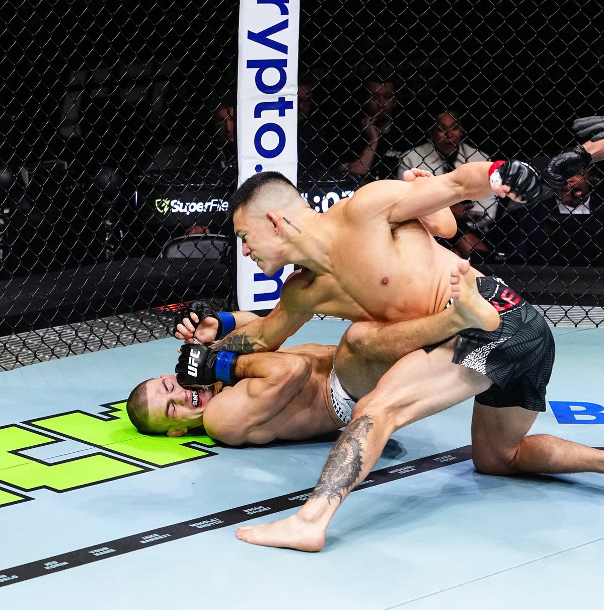 Highlights! Steele Destroys Gugnon With Smashing TKO