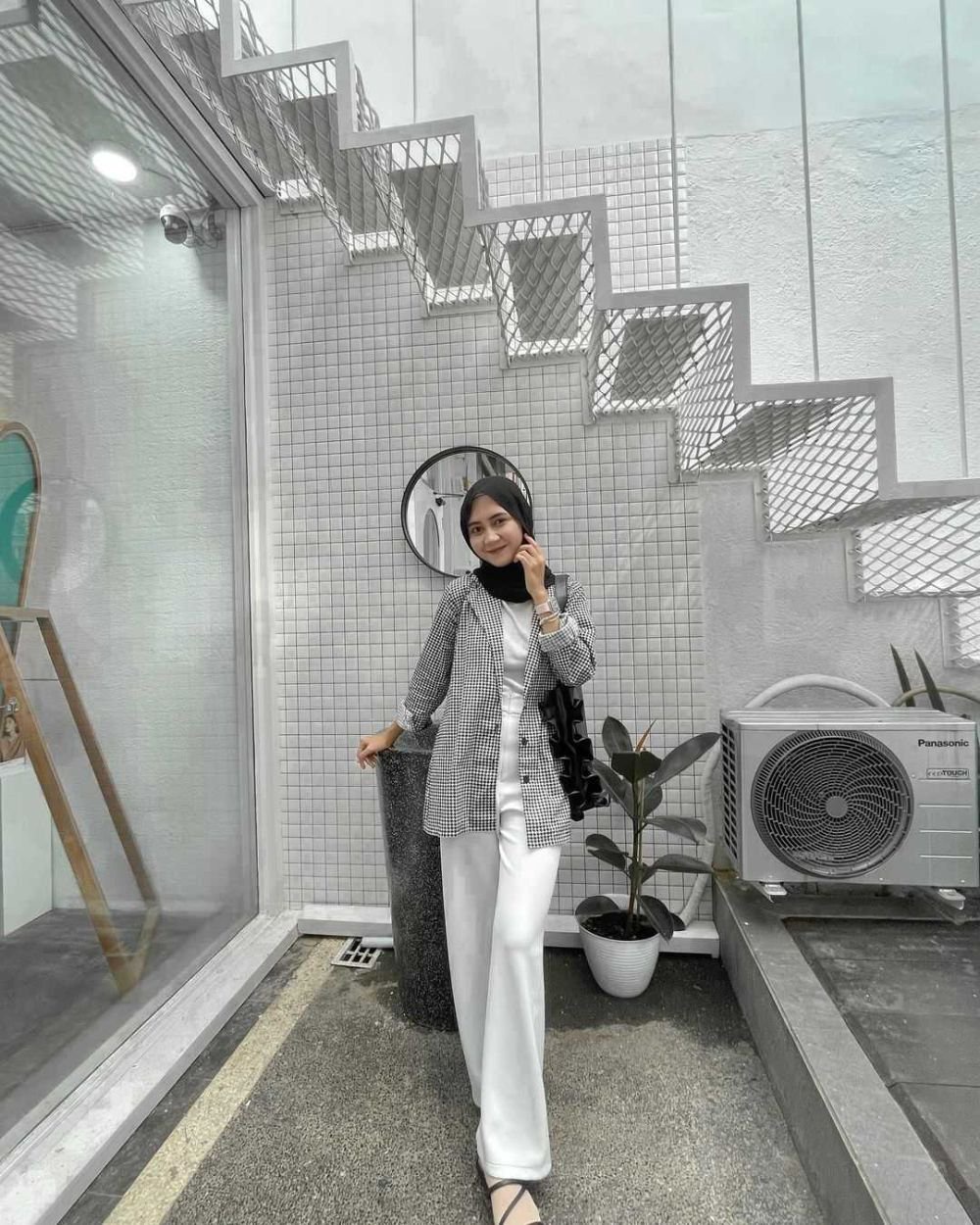 12 Inspirasi OOTD dengan Celana Putih, Solusi Tampil Eksis – porostimur.com