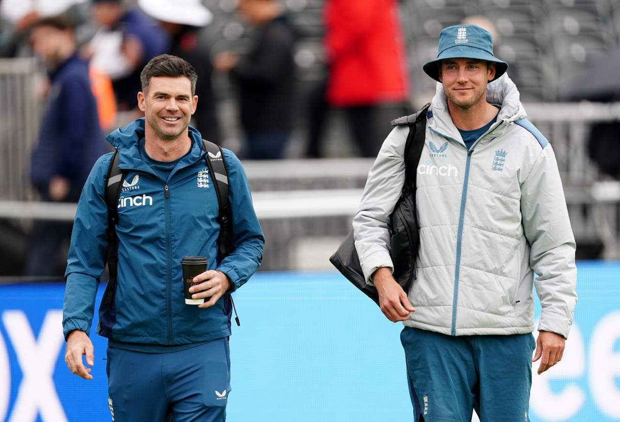 James Anderson, left, and Stuart Broad walking together