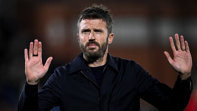 COMO, ITALY - OCTOBER 21: Michael Carrick of Manchester United apologises to the fans at the end of the UEFA Champions League 2026/27 League Phase MD3 match between Como 1907 and Manchester United at Giuseppe Sinigaglia Stadium on October 21, 2026 in Como