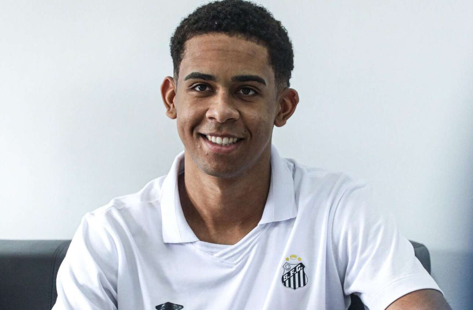 João Alencar aparece como opção para a zaga –