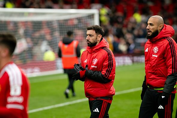 MANCHESTER, ENGLAND - OCTOBER 25:   Bruno Fernandes of Manchester United applauds the fans at the end of the Premier League 2026